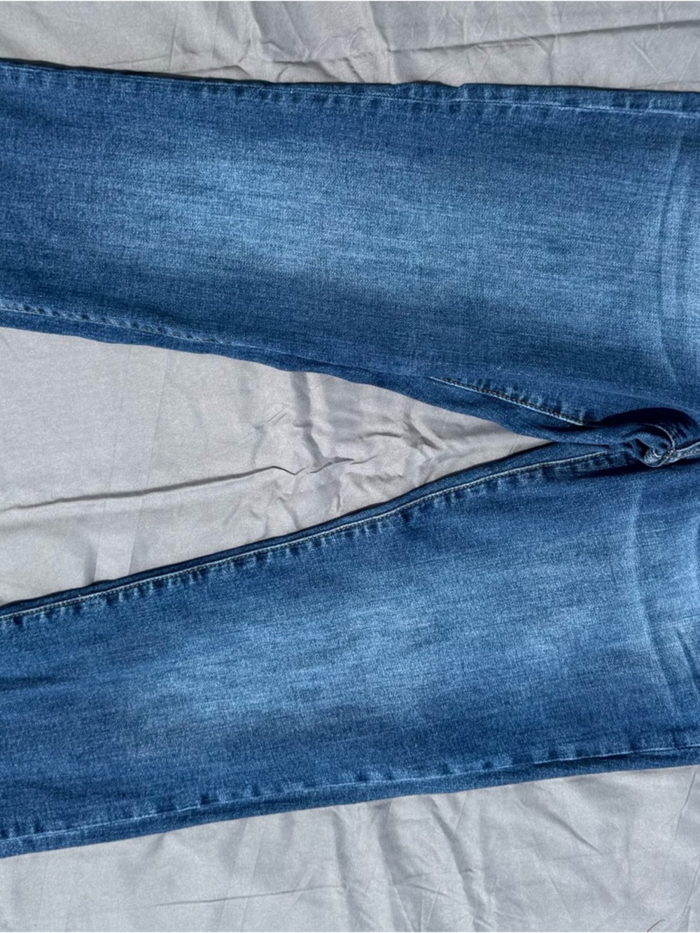 Kut from the Kloth Women's Straight Leg Jeans in Blue Wash